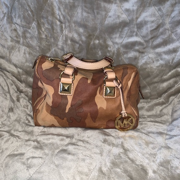 Michael Kors Small Camo Grayson Handbag with Gold Hardware. Classic and Chic! - Picture 6 of 10